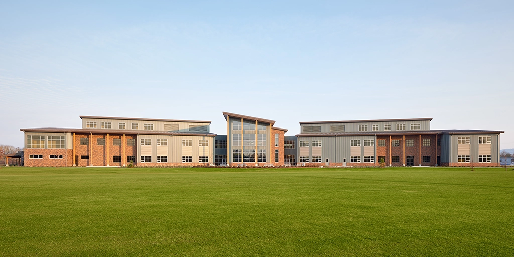 Hamlin Middle School featuring AEP Span Box-Rib in Metallic Champagne and Zactique II Metal Siding