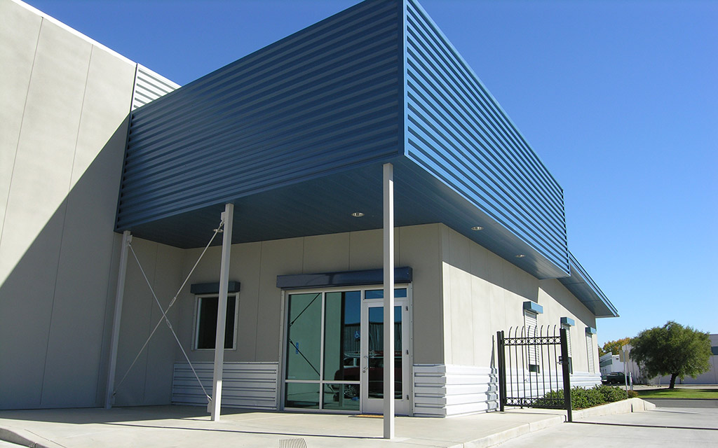 This construction office in Stockton, CA features AEP Span's Box Rib™ in Regal Blue and ZINCALUME® Plus colors.