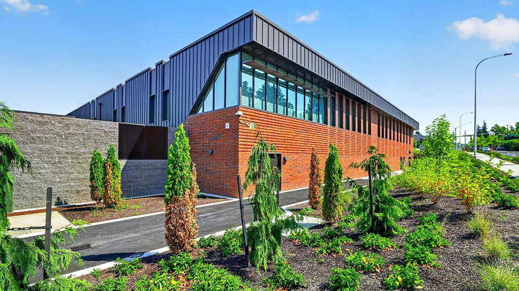 raleigh-hills-school-2 Raleigh Hills School in Beaverton, OR features AEP Span's Select Seam® Narrow Batten, Flush Panel, and Box Rib™ panels.